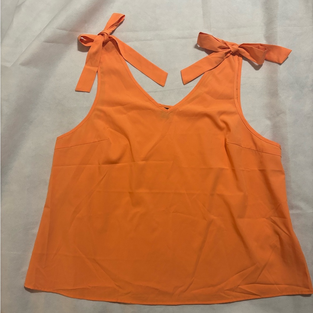 2X SHEIN Curve  Plus Knot Shoulder
Solid Tank Top